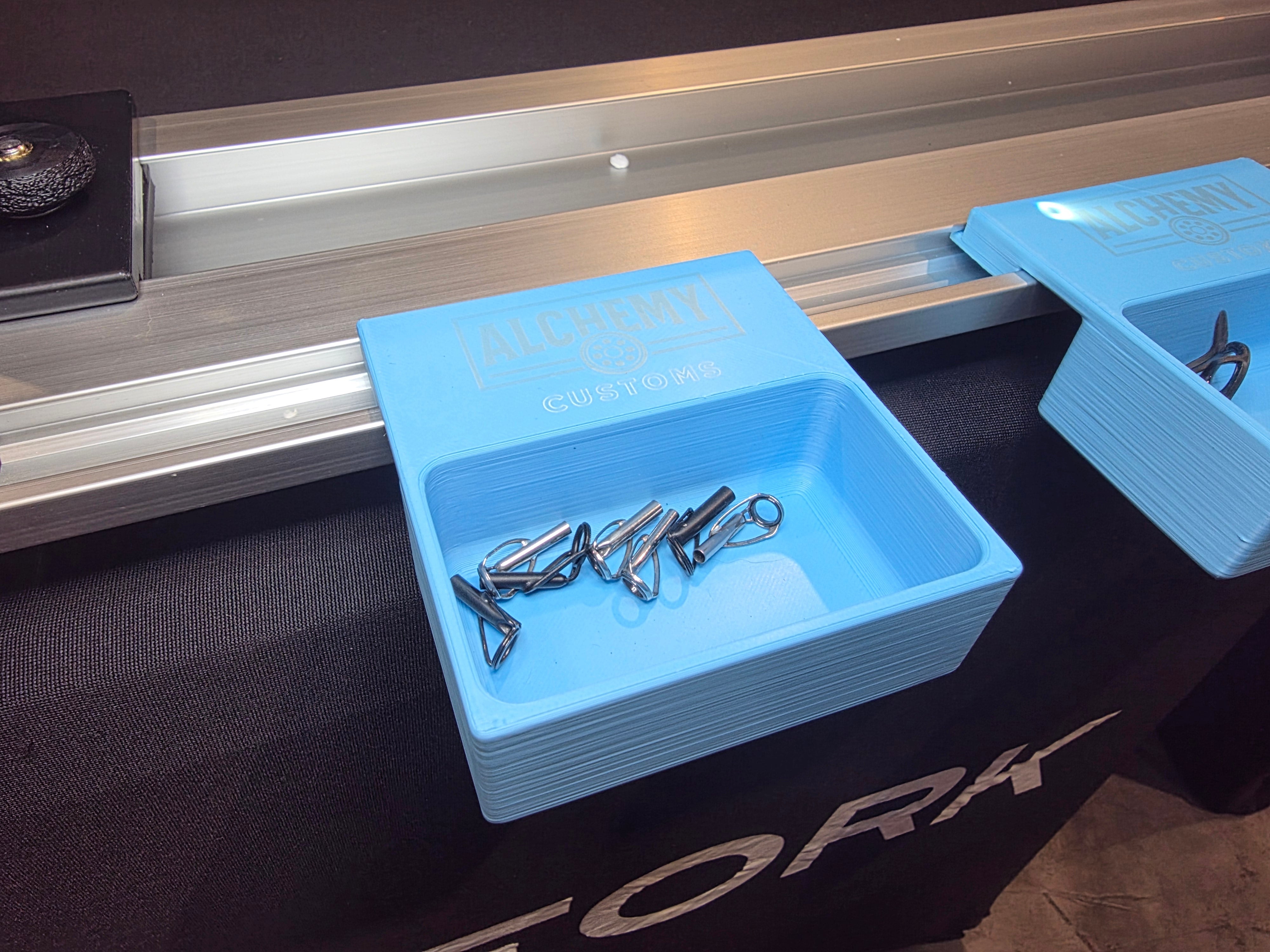Clip in Tray